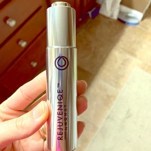 Rejuvenique Oil Monat brand new